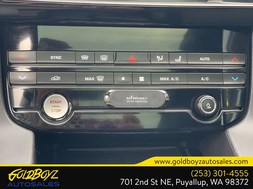 Used 2018 Jaguar F-PACE Premium image 34