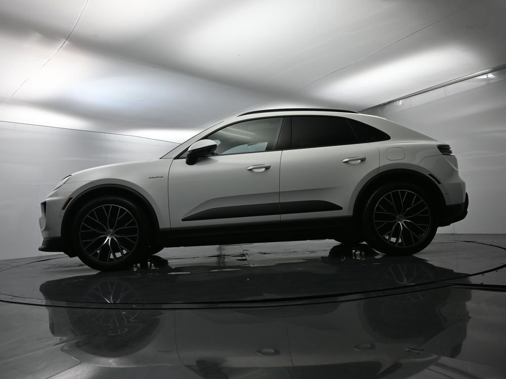 Certified 2024 Porsche Macan 4 Electric image 46