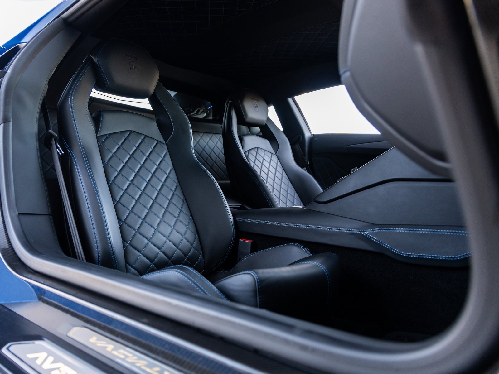 Used 2018 Lamborghini Aventador S image 41