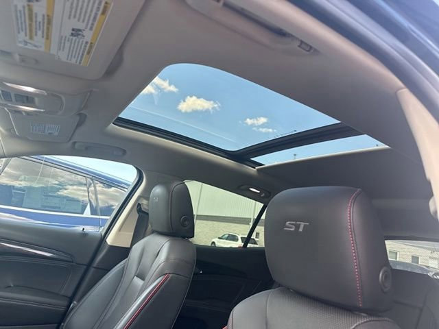 Used 2023 Buick Envision Essence w/ Sport Touring Package AWD/4WD image 25