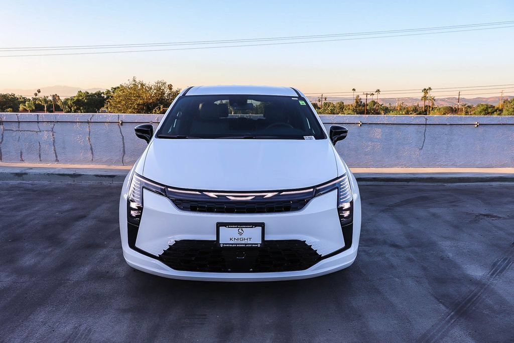 New 2027 Chrysler Pacifica Select FWD image 3