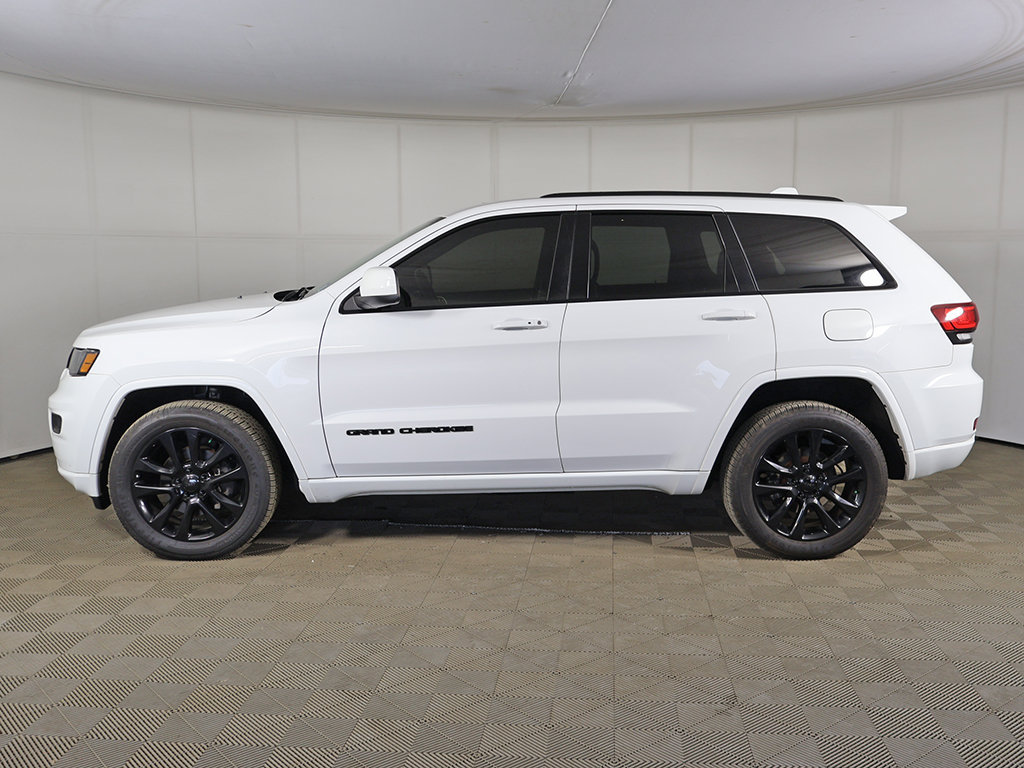 Used 2020 Jeep Grand Cherokee Altitude AWD/4WD image 13