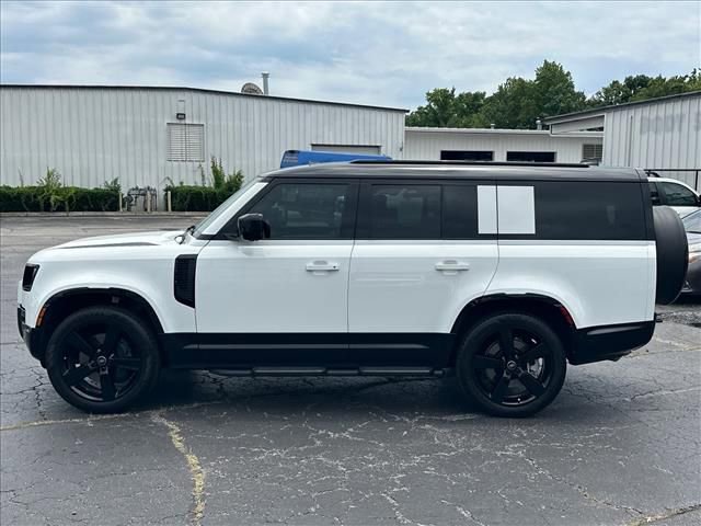 Used 2025 Land Rover Defender 130 X-Dynamic SE AWD/4WD image 7
