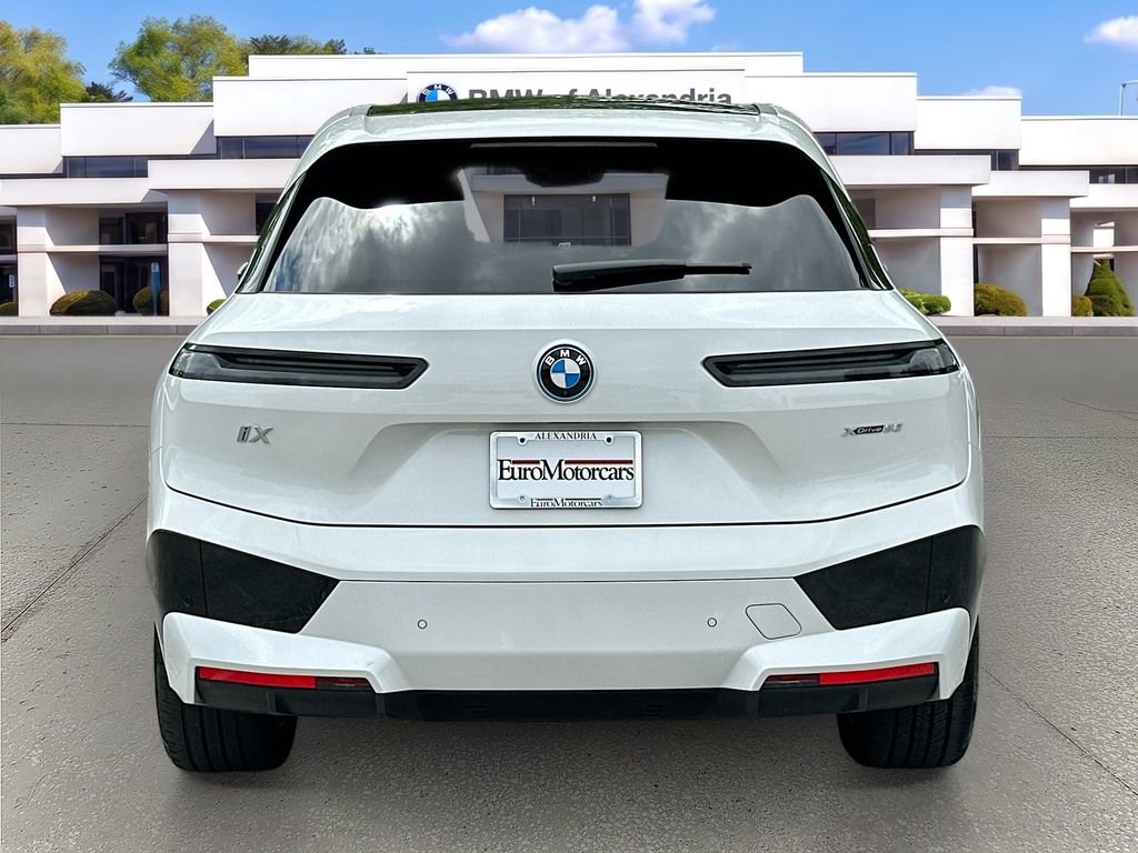 Certified 2024 BMW iX xDrive50 w/ Premium Package AWD/4WD image 6