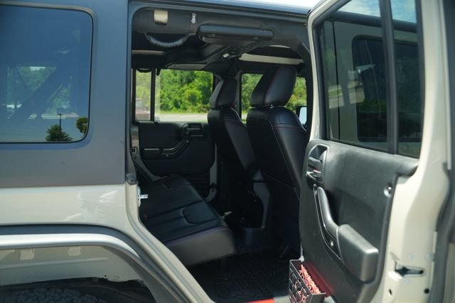 Used 2017 Jeep Wrangler Unlimited Rubicon AWD/4WD image 23