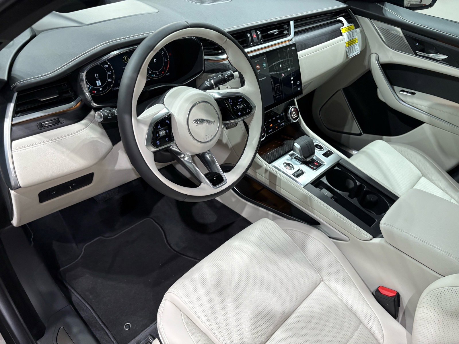New 2026 Jaguar F-PACE R-Dynamic S image 7