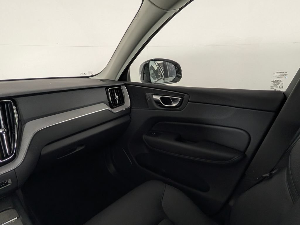Used 2025 Volvo XC60 B5 Plus AWD/4WD image 23