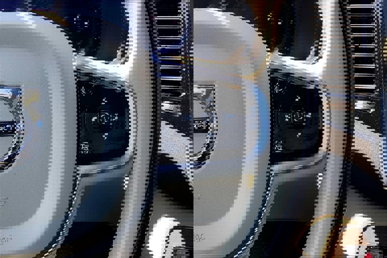 Certified 2023 Volvo XC90 B6 Plus w/ Protection Package image 23