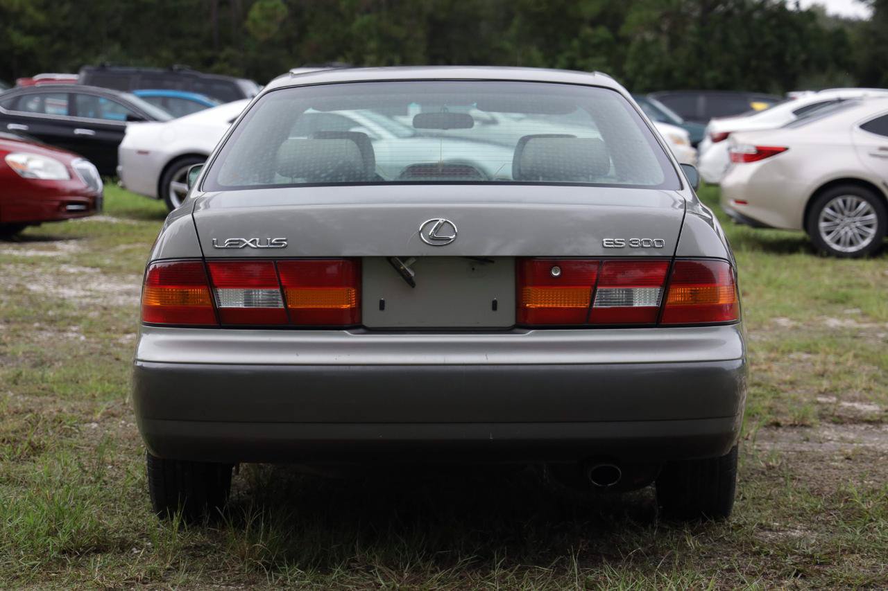 Used 1998 Lexus ES 330 w/ Leather Trim Pkg FWD image 7