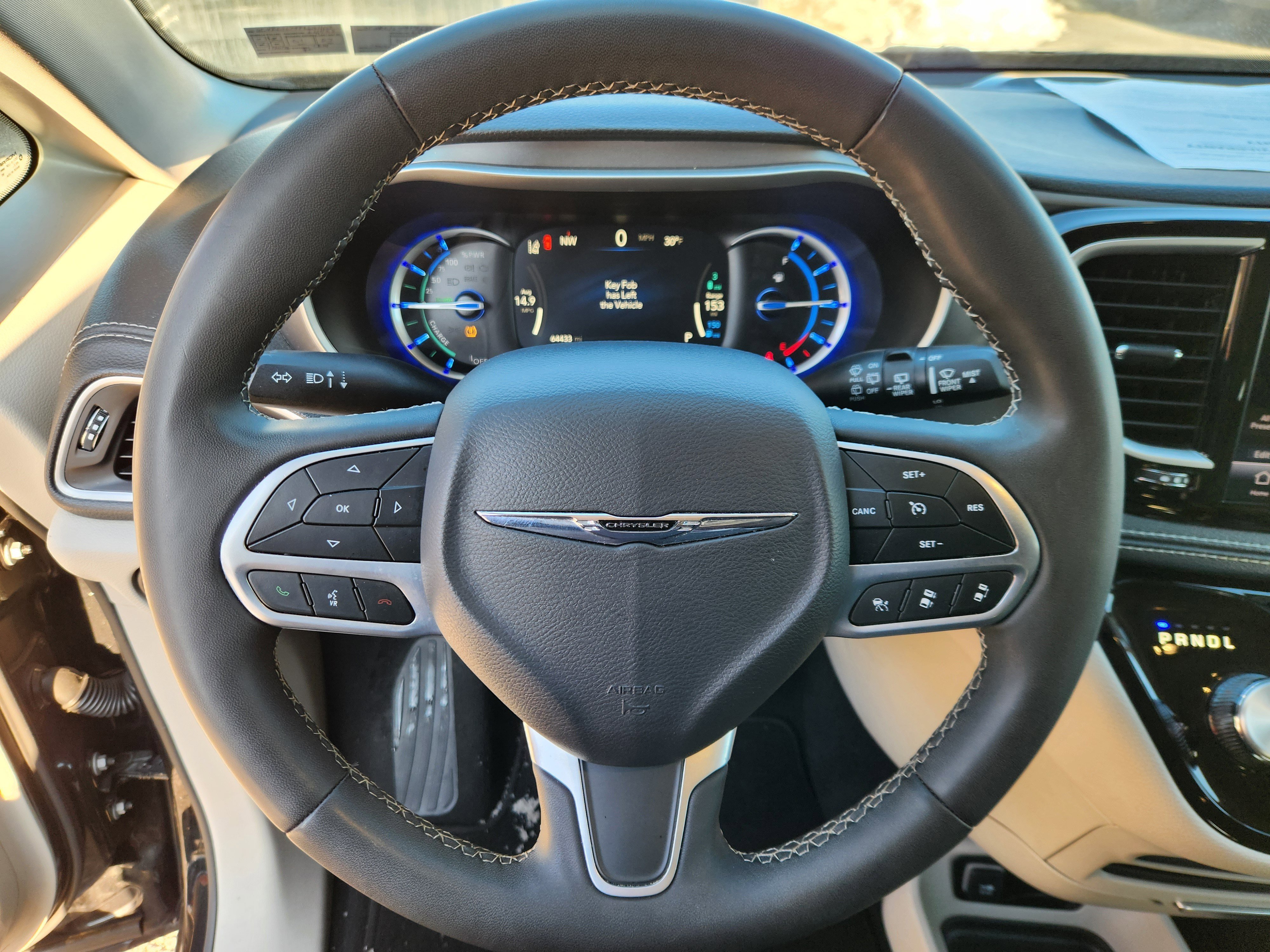 Used 2023 Chrysler Pacifica Touring-L image 9