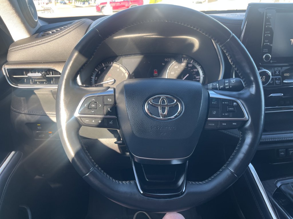 Certified 2021 Toyota Highlander Limited AWD/4WD image 19