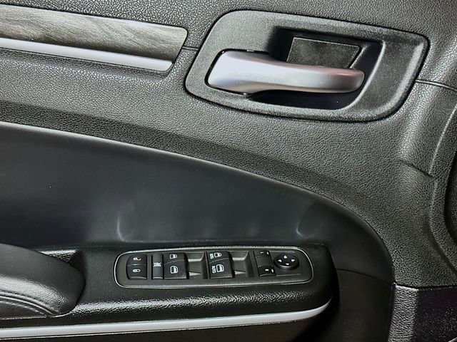 Used 2022 Chrysler 300 Touring w/ Sport Appearance Package image 15