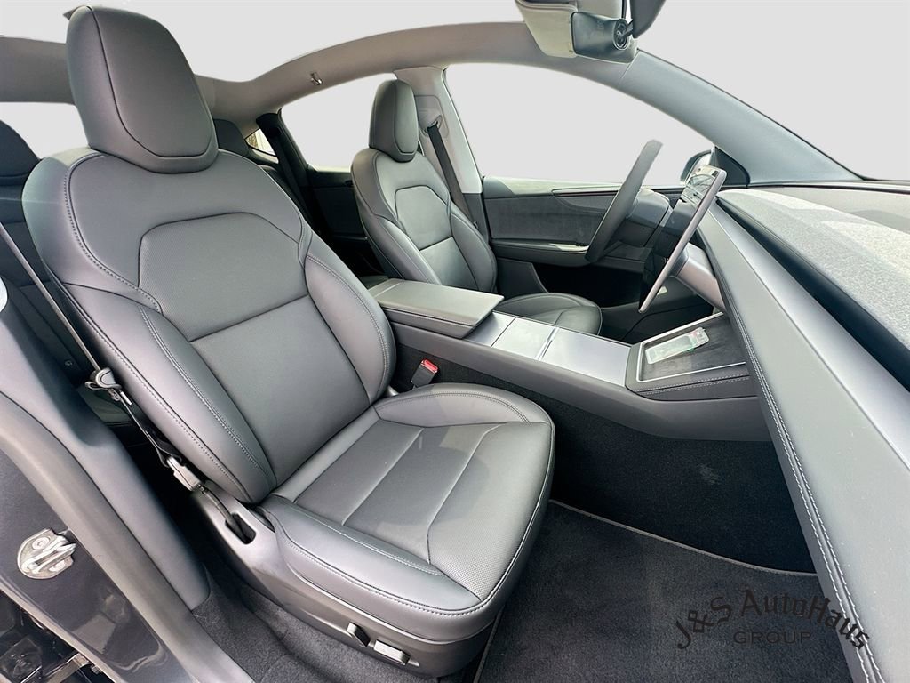 Used 2026 Tesla Model Y Long Range image 35