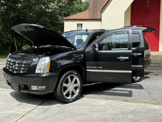 Used 2013 Cadillac Escalade ESV Luxury AWD/4WD image 6