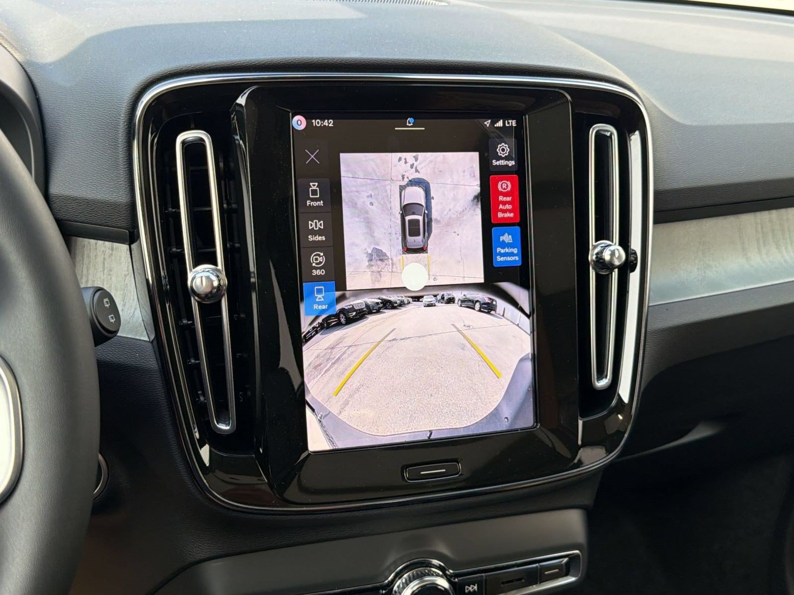 New 2026 Volvo XC40 B5 Ultra w/ Protection Package Premier AWD/4WD image 18