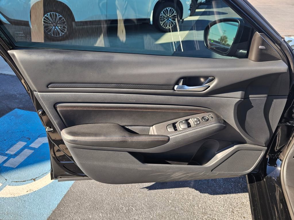 Certified 2022 Nissan Altima 2.5 SR w/ Midnight Edition Package image 10
