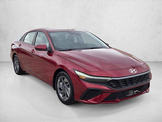Used 2024 Hyundai Elantra SEL image 3