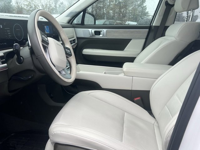 Used 2025 Hyundai Santa Fe Calligraphy image 4