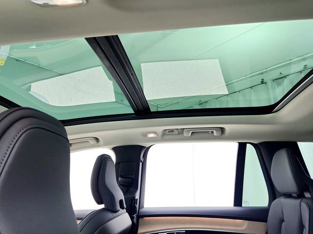 New 2026 Volvo XC90 B6 Plus w/ Protection Package Premier image 18