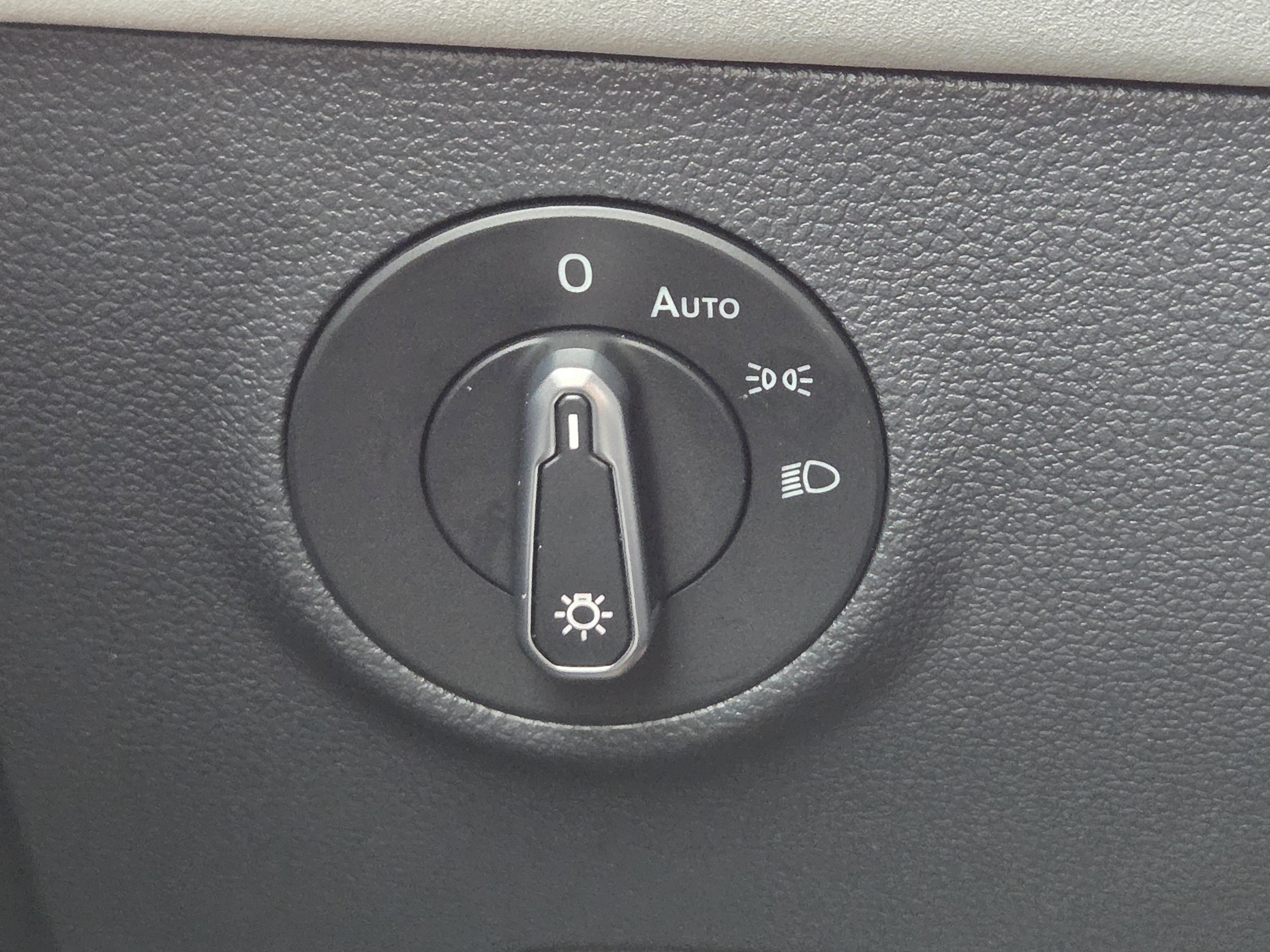 New 2026 Volkswagen Taos SE FWD image 10
