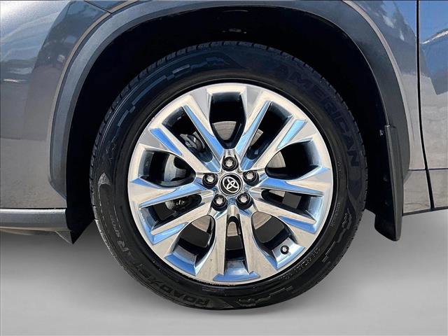 Used 2023 Toyota Highlander Limited image 8