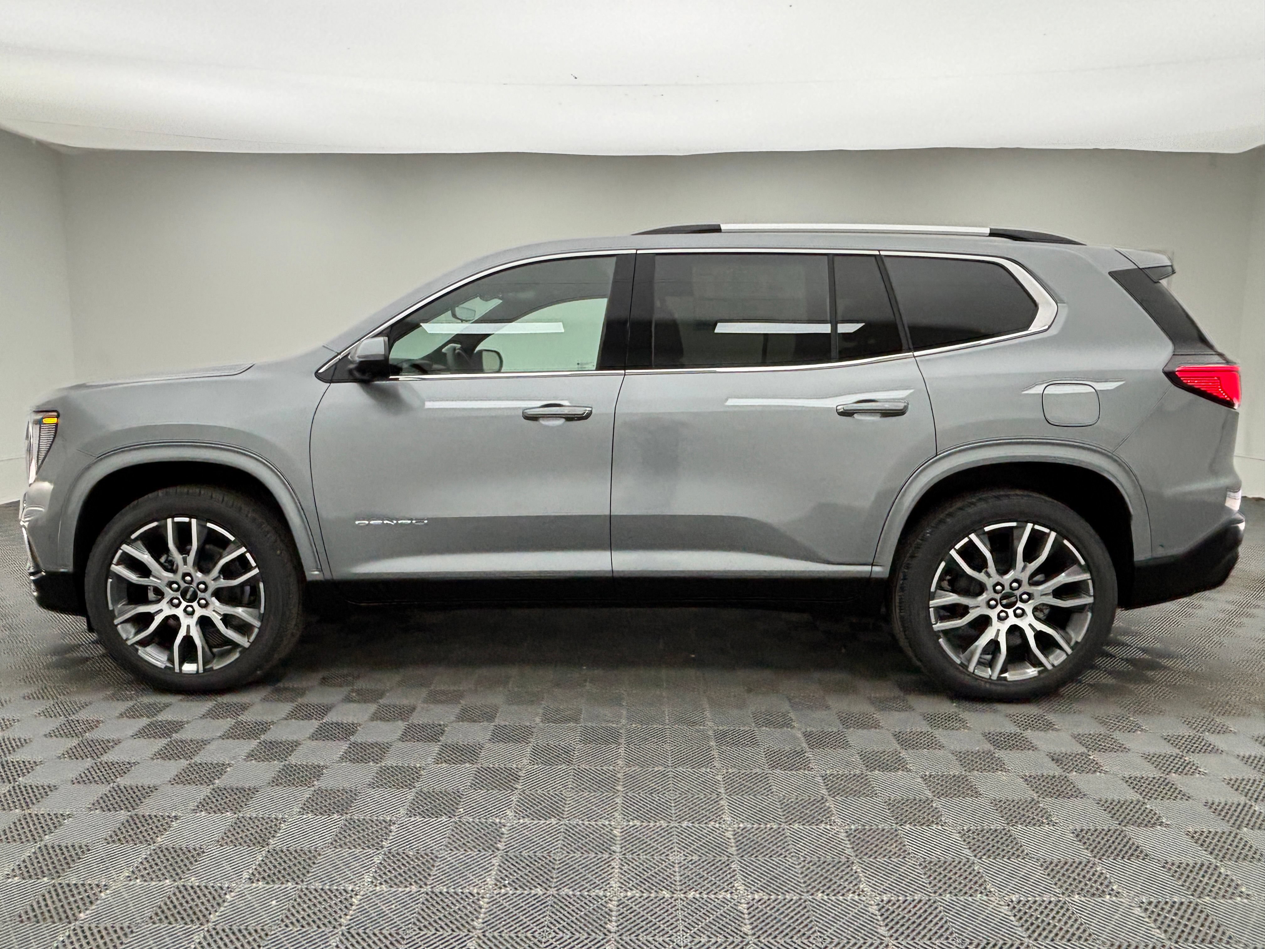 New 2026 GMC Acadia Denali Ultimate w/ LPO, Floor Liner Package AWD/4WD image 17