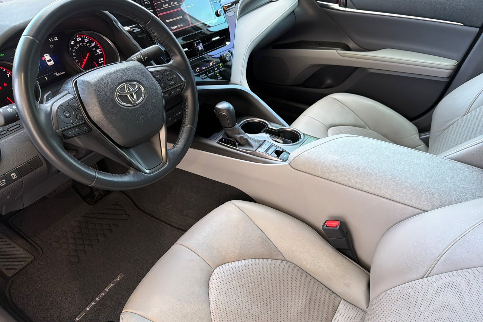 Used 2021 Toyota Camry XSE FWD image 11