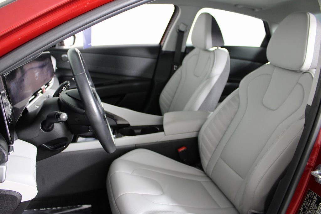 Certified 2025 Hyundai Elantra Limited image 17