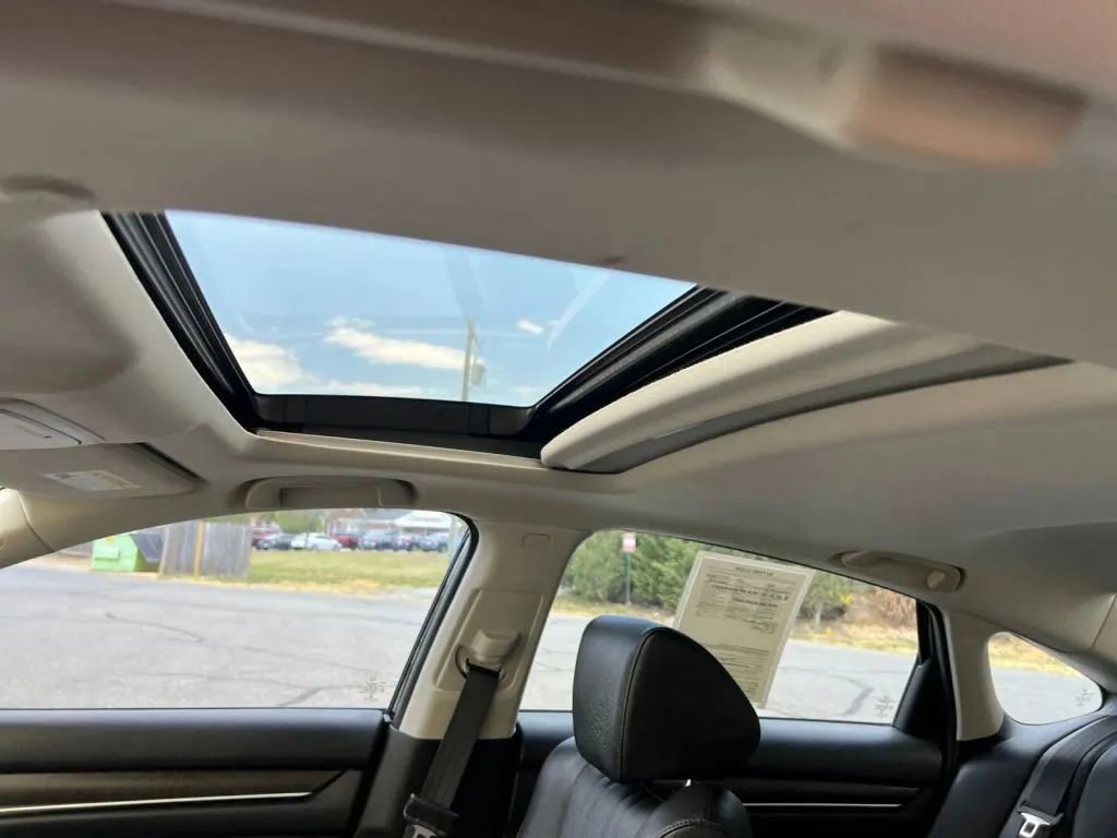 Used 2018 Honda Accord Touring image 27