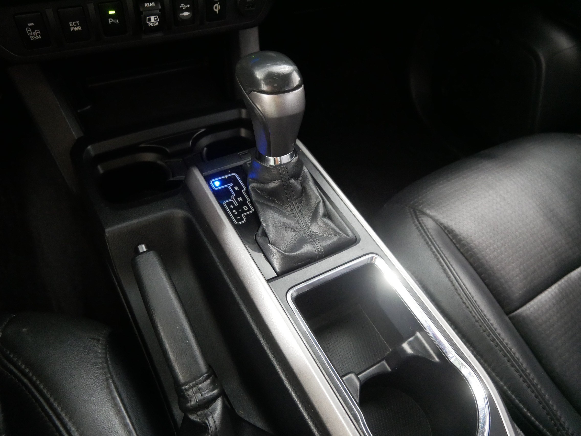 Used 2018 Toyota Tacoma Limited AWD/4WD image 24