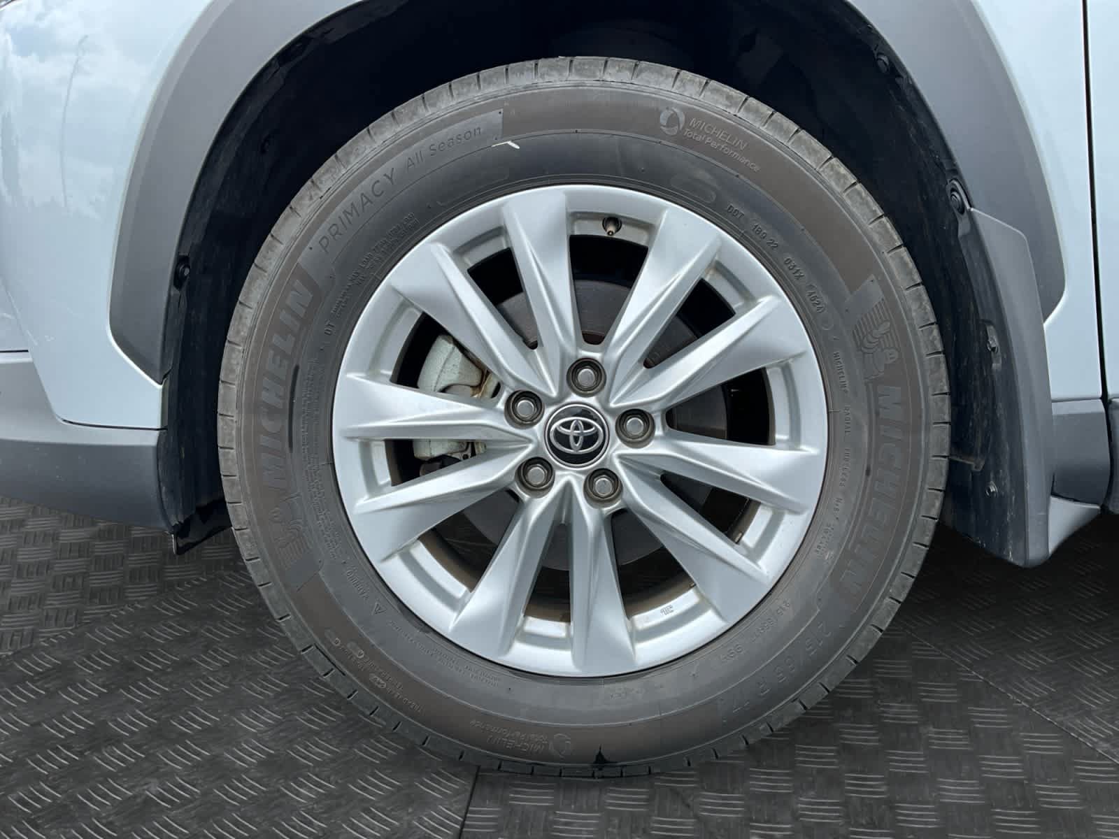 Used 2025 Toyota Corolla Cross LE w/ Moonroof Package FWD image 14