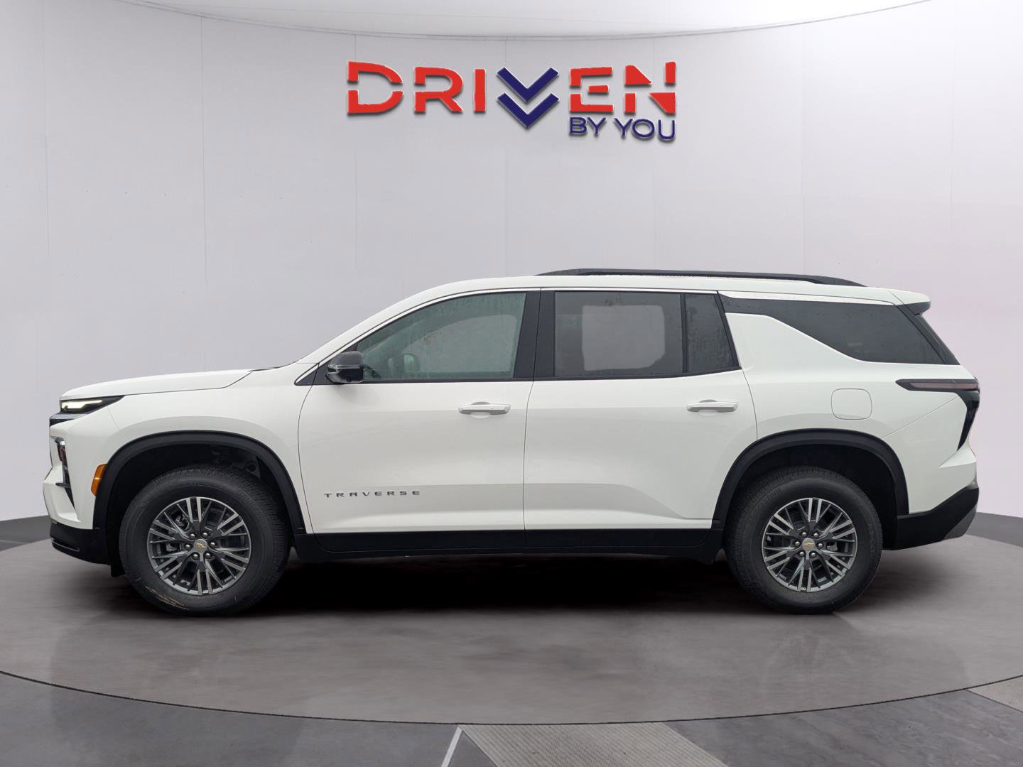 New 2026 Chevrolet Traverse LT image 2