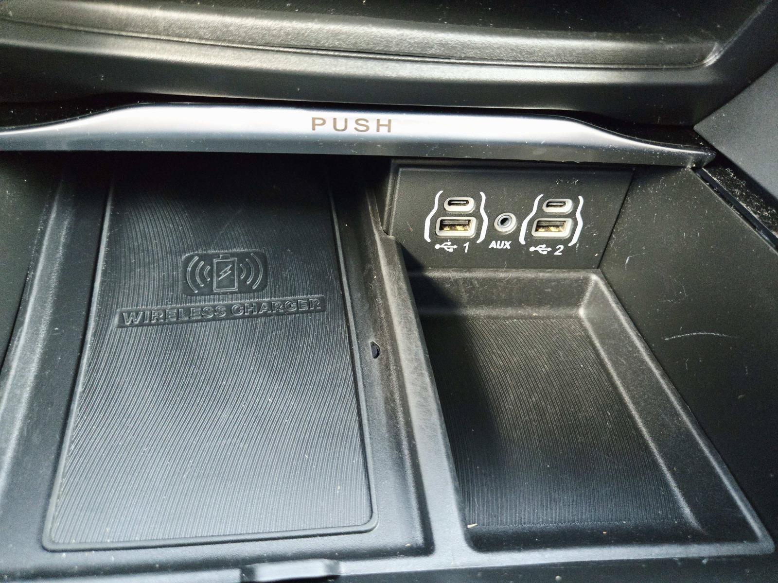 Used 2024 Chrysler Pacifica Limited w/ S Appearance Package FWD image 36