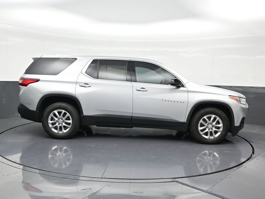 Used 2021 Chevrolet Traverse LS image 7