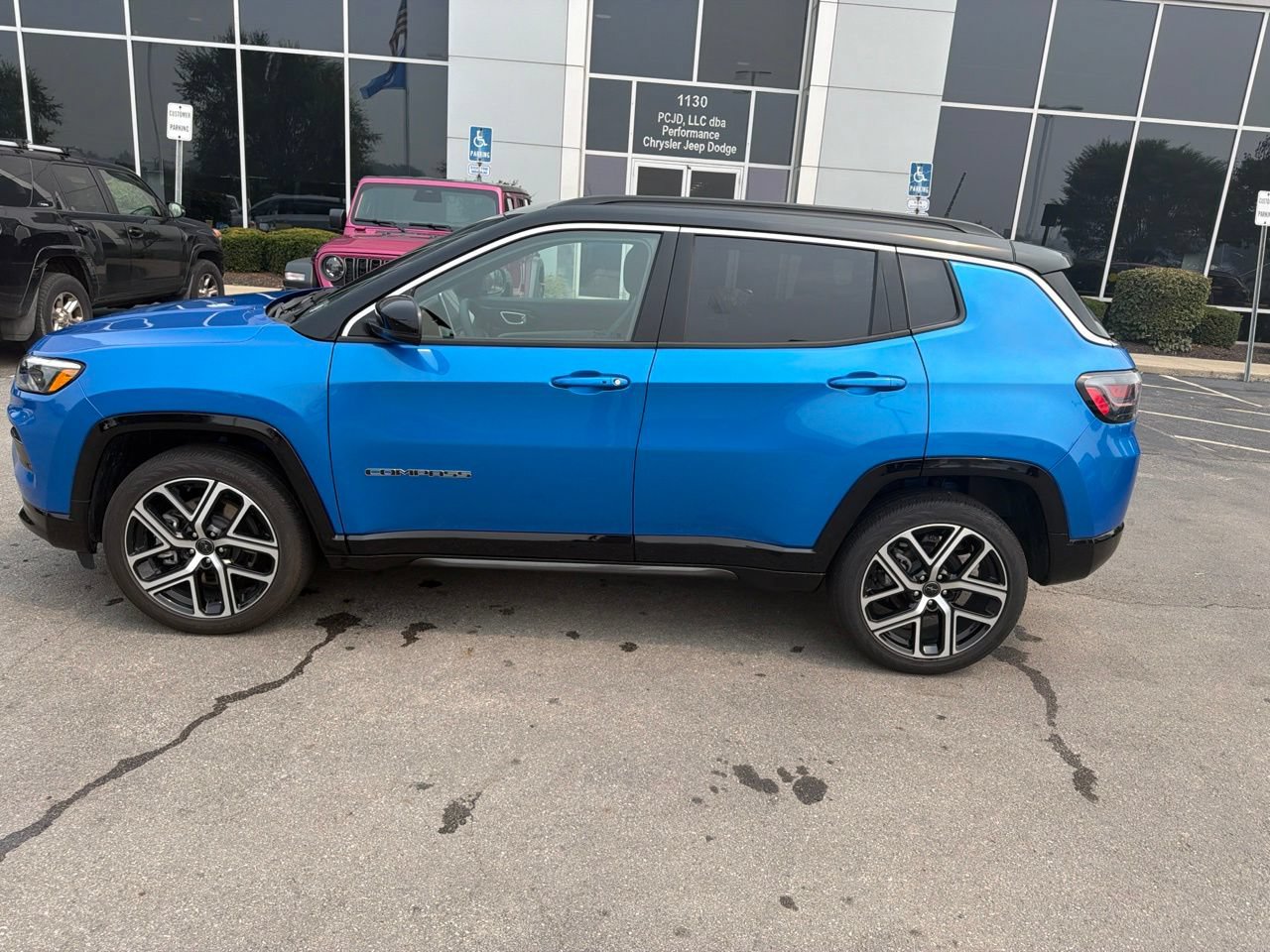 Used 2025 Jeep Compass Limited w/ Elite Group AWD/4WD image 6