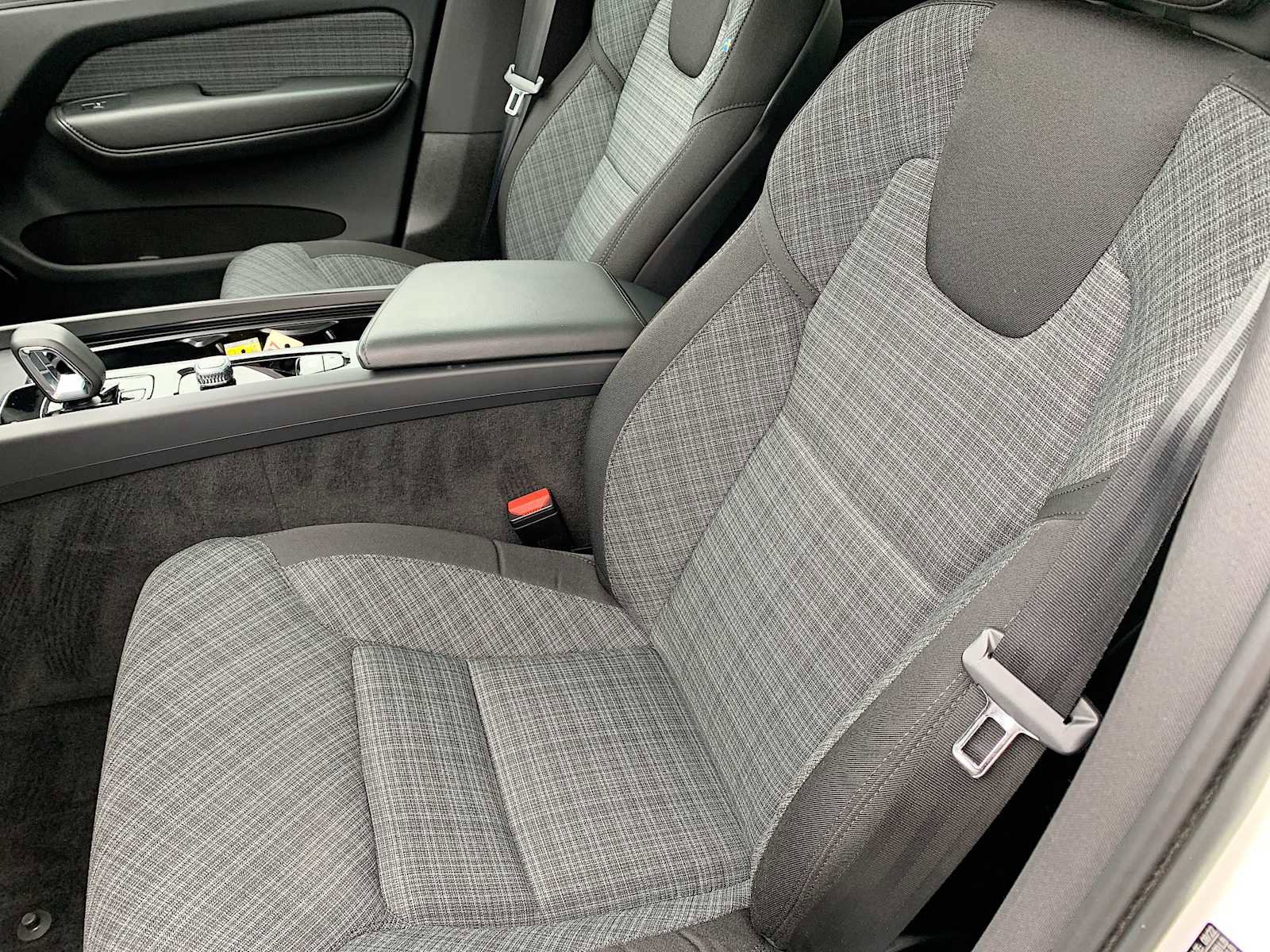 Used 2023 Volvo XC60 B5 Core image 20