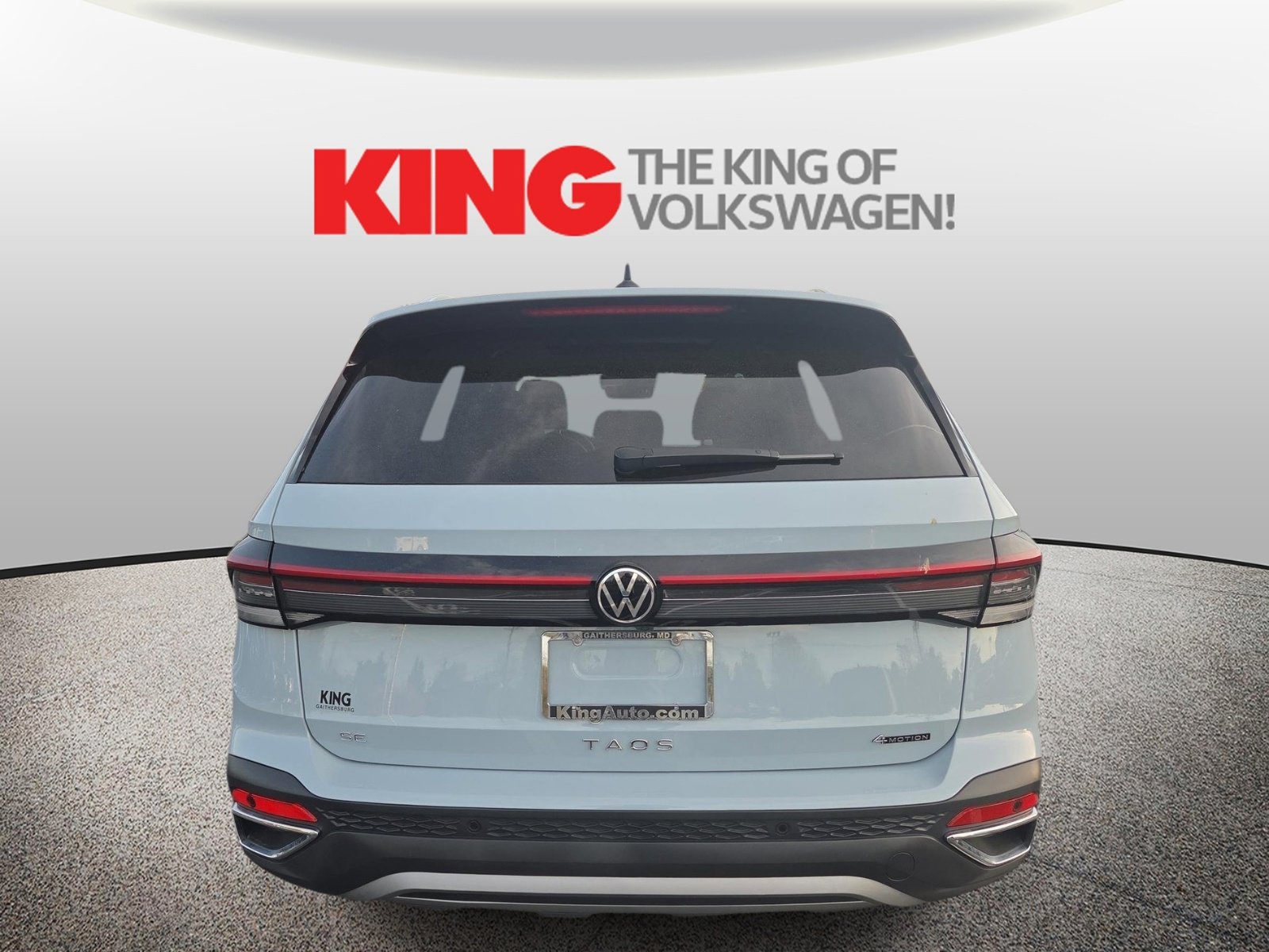 Used 2025 Volkswagen Taos SE w/ Panoramic Sunroof Package image 4