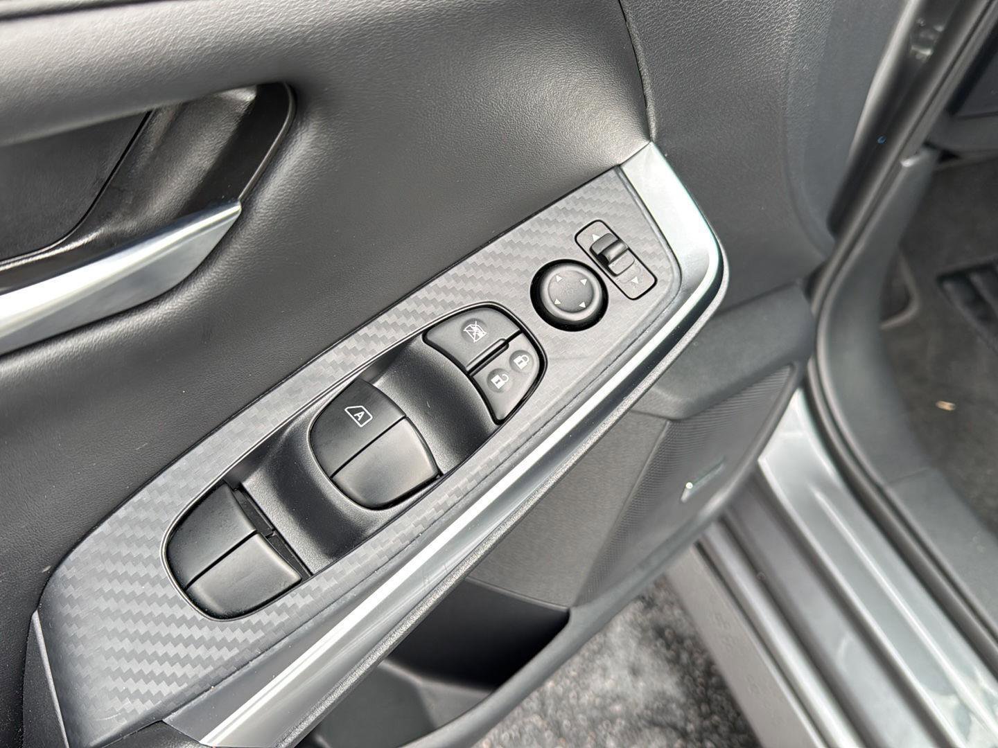 Used 2024 Nissan Sentra SR w/ SR Premium Package image 29