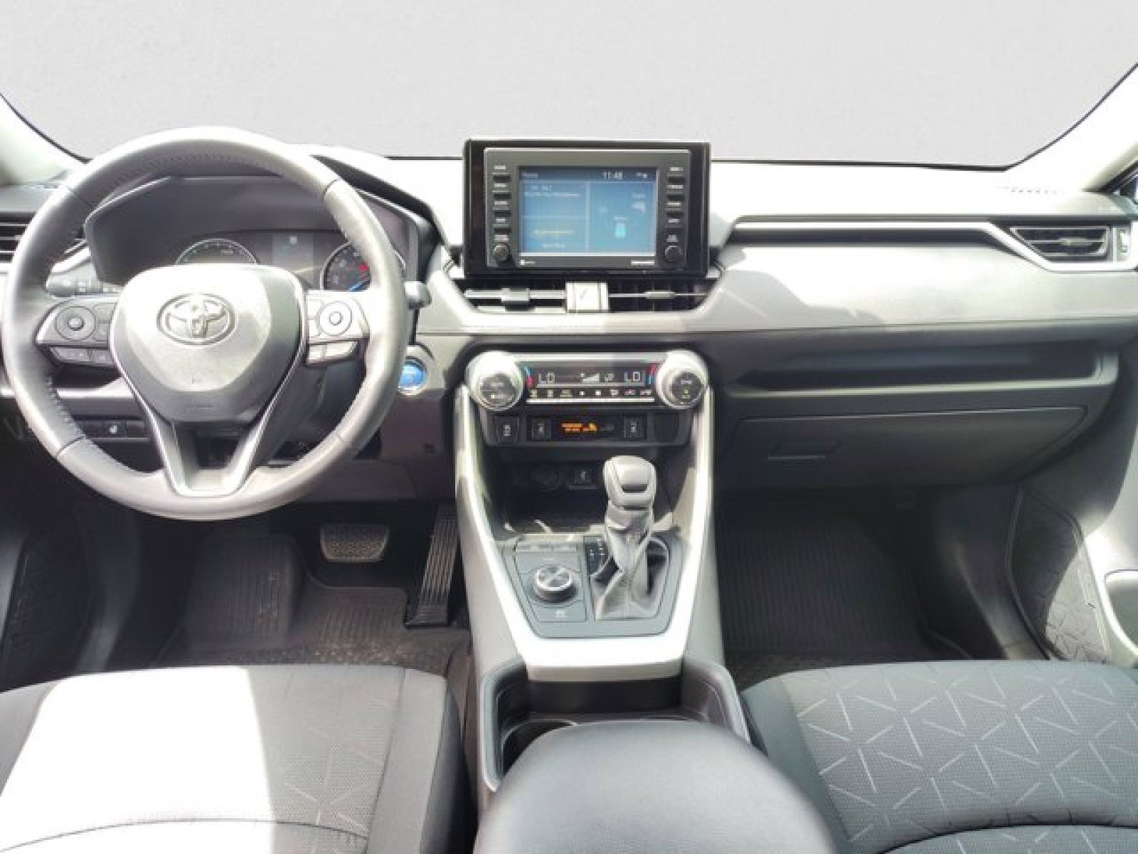 Used 2021 Toyota RAV4 XLE Premium image 13