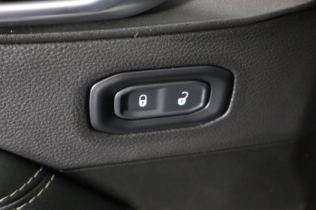 Used 2022 Jeep Wrangler Unlimited Sahara w/ Cold Weather Group AWD/4WD image 22