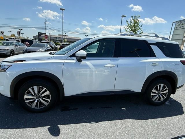 Used 2025 Nissan Pathfinder SL image 7