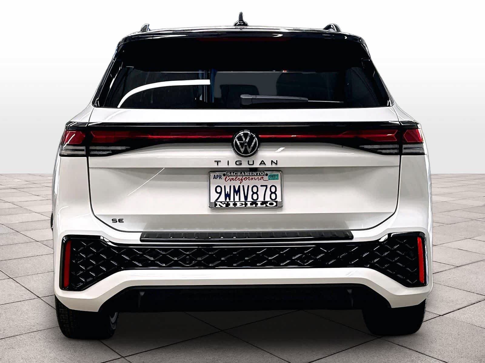Certified 2026 Volkswagen Tiguan SE R-Line FWD image 8