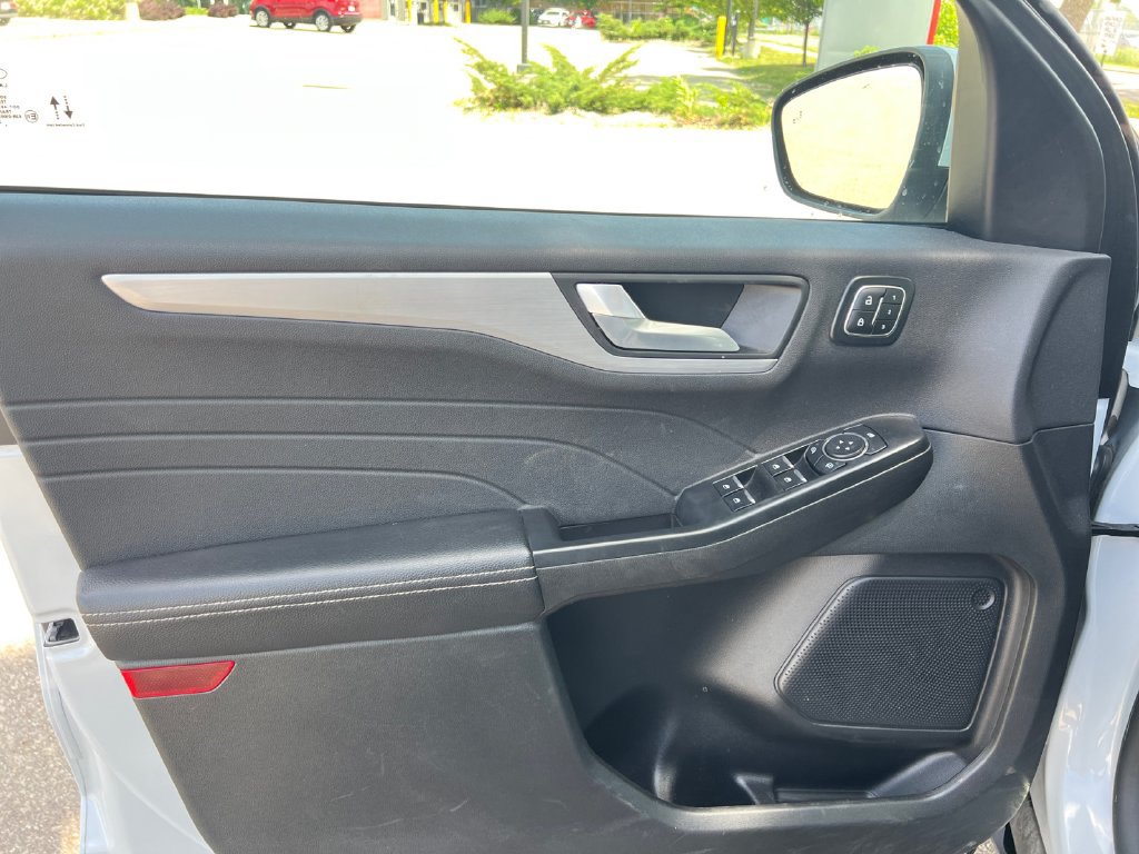 Used 2025 Ford Escape Platinum AWD/4WD image 16