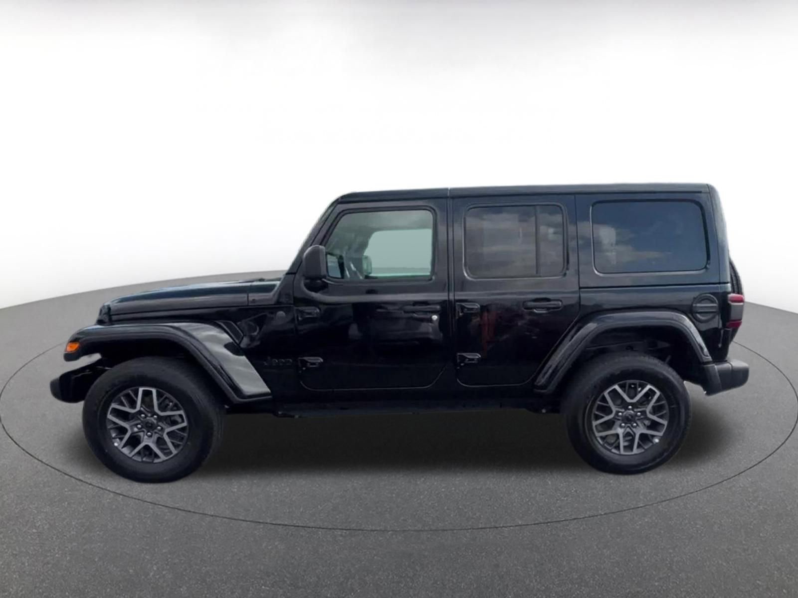 Used 2025 Jeep Wrangler Unlimited Sahara AWD/4WD image 9