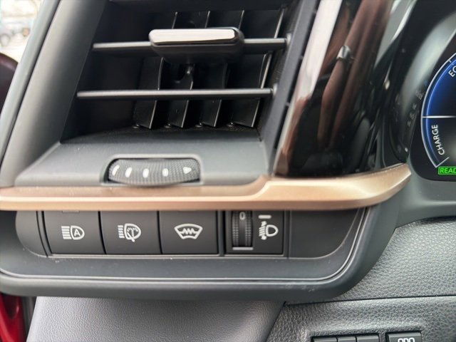 Certified 2025 Toyota Crown Signia XLE image 20