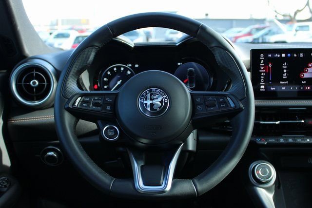 Used 2025 Alfa Romeo Tonale w/ Premium Package image 25