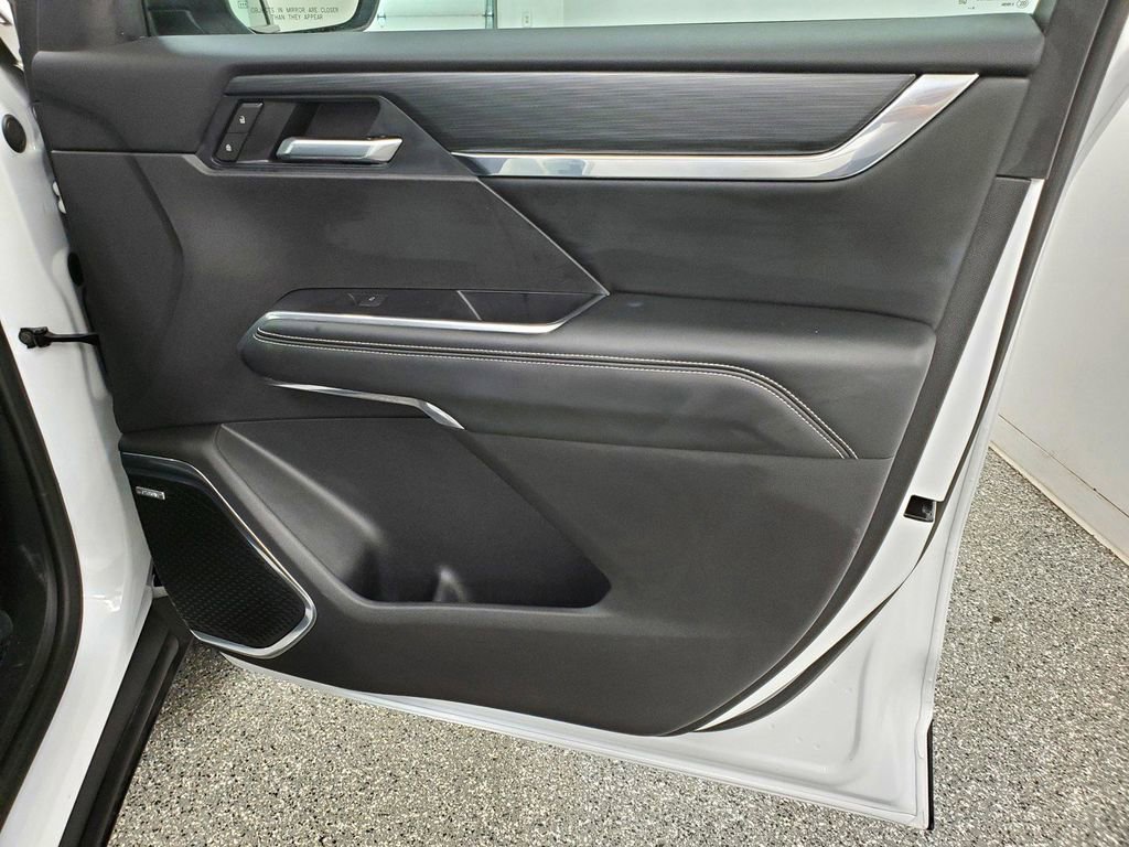 Used 2025 GMC Acadia Elevation image 18