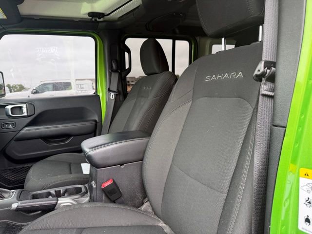 Used 2018 Jeep Wrangler Unlimited Sahara AWD/4WD image 11