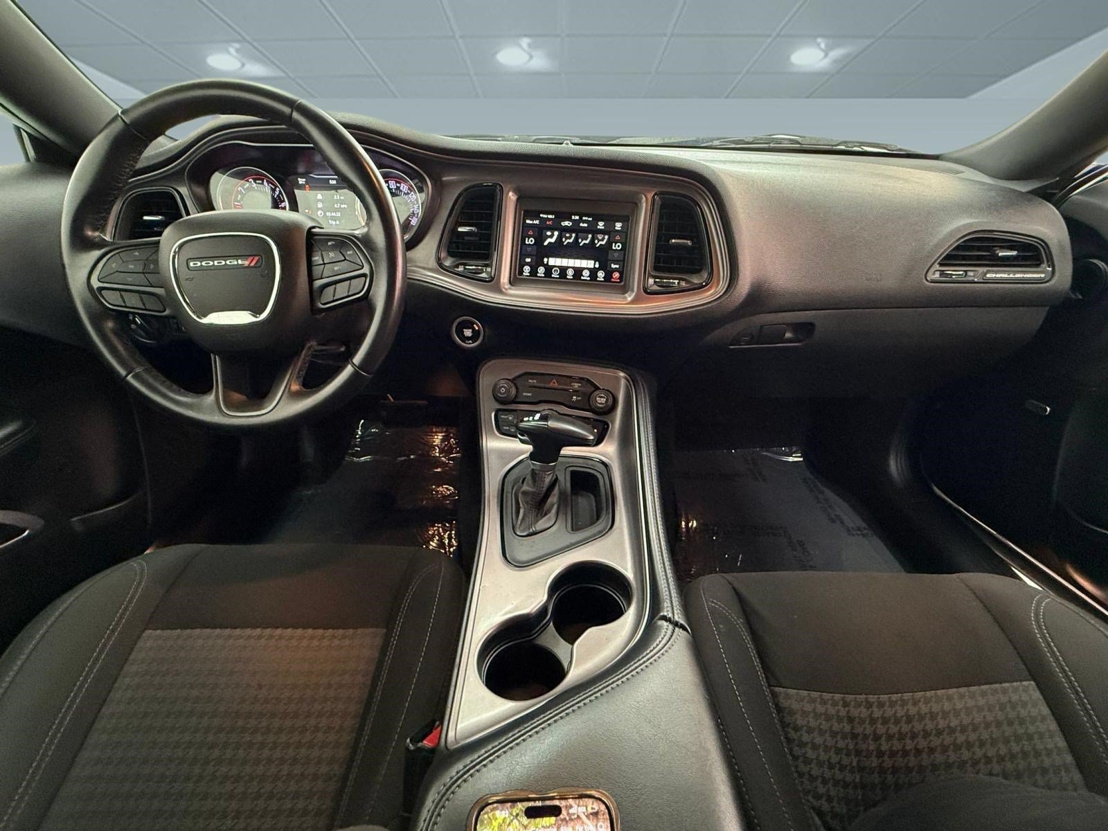 Used 2023 Dodge Challenger SXT RWD image 12