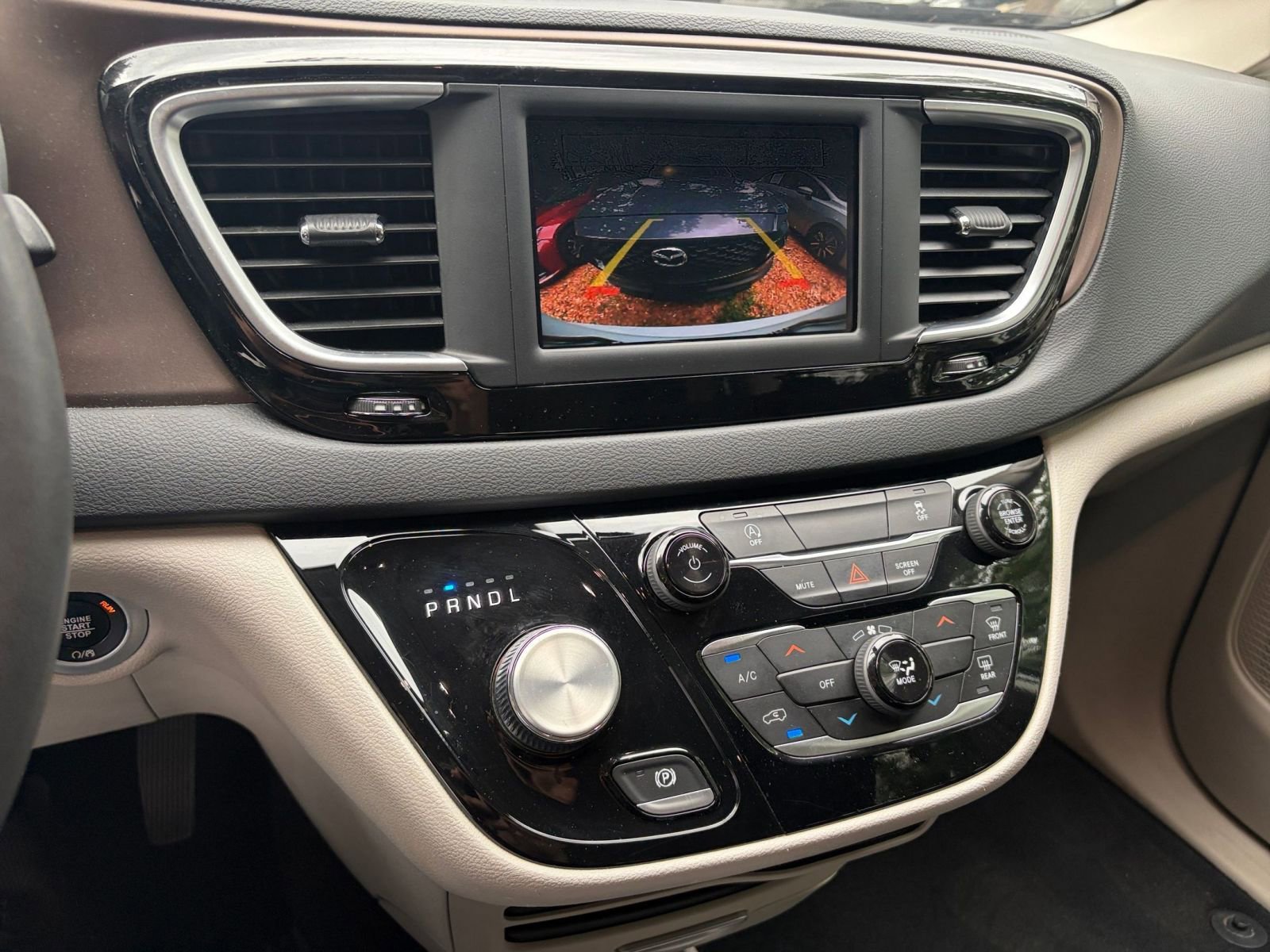 Used 2022 Chrysler Voyager LX FWD image 17